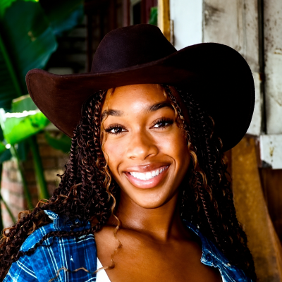 Zoie Brogdon Headshot